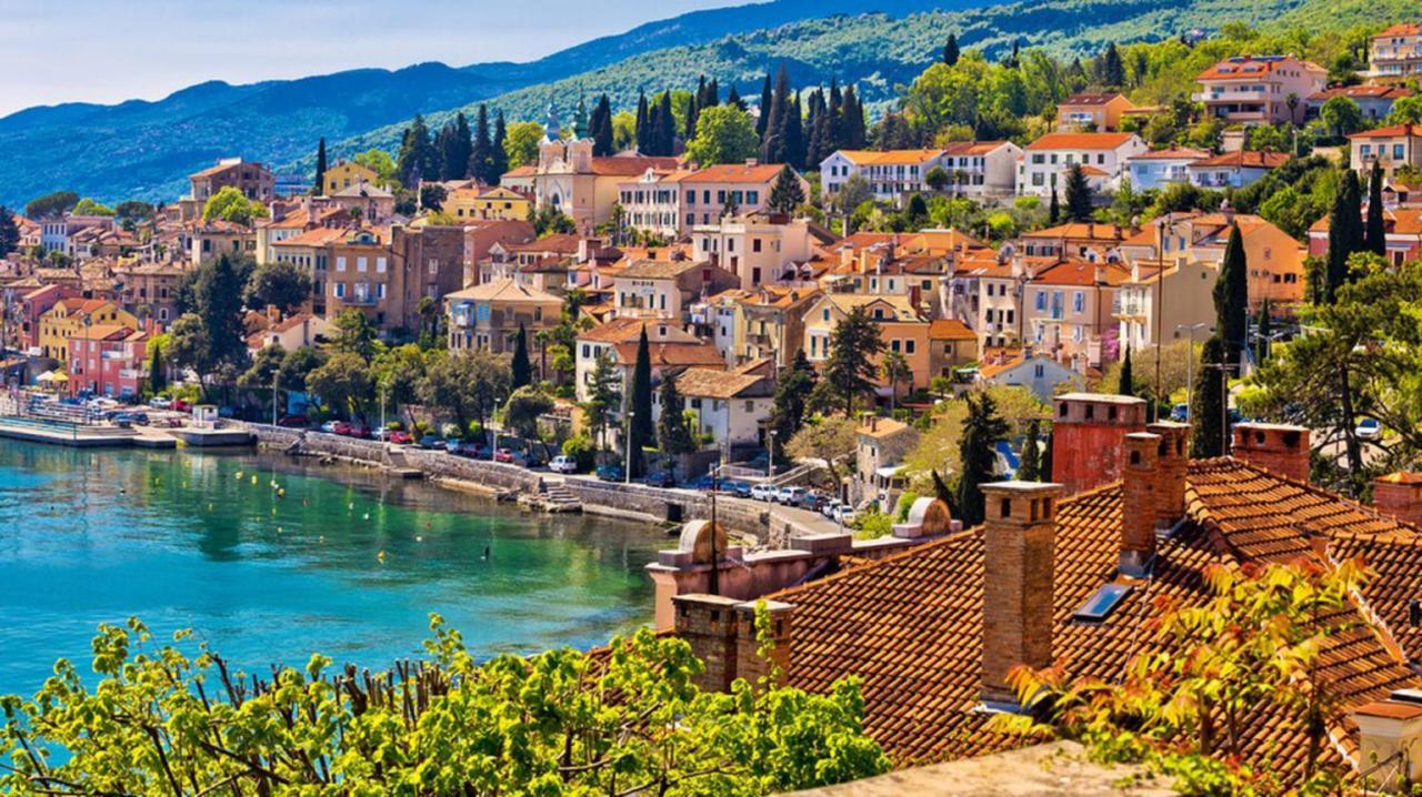 Terra Magica Deluxe Apartment Or Room With Private Parking, Terrace And Sea View Rijeka Exterior foto